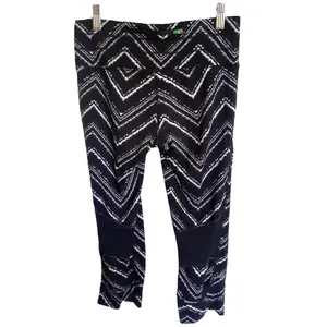 Athleta Womens Leggings Size Small Zig Zag Relay‎ Capri Black White 983259 thumbnail 4