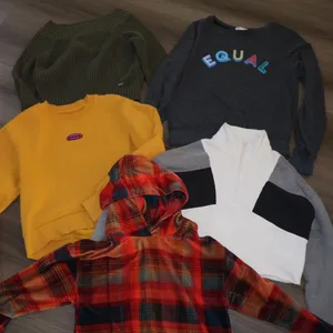 Women’s sweaters XS, vans, holister, wildfox, top shop thumbnail 1