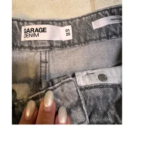 Garage Denim Festival Shorts Gray Distressed High Waisted‎ Raw Hem Size 1 25 thumbnail 2