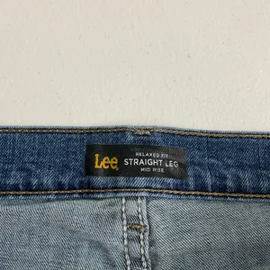 Lee women’s relaxed fit straight leg mid rise medium wash denim jeans‎ 10 long thumbnail 6