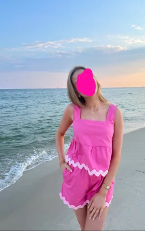 Pink scalloped set thumbnail 2