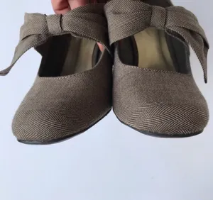 Gorgeous Ann Marino Bow Top Heels Size 6.5 Brown thumbnail 9