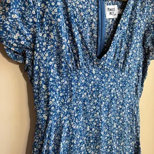 Princess Polly Floral Mini Dress 8 Blue Womens Rayon V-Neck Short Sleeve thumbnail 4