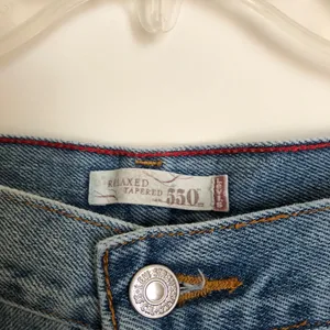 Levis Jeans Women's 14 Blue Vintage 550 Tapered Leg Relaxed Fit Casual thumbnail 4