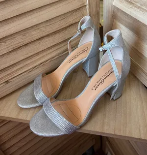 Badgley Mischka Silver Glitter Block Heel Sandals 5 1/2 thumbnail 1