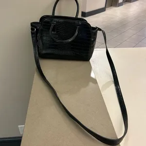 Purse Elegant Black Crocodile-Embossed -Preowned condition-see pictures-nice! thumbnail 1