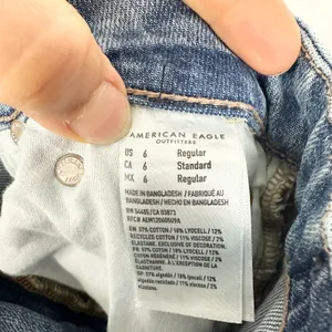 American Eagle Curvy Super High Rise Baggy Wide Leg Cargo Jeans Size 6 Light thumbnail 5