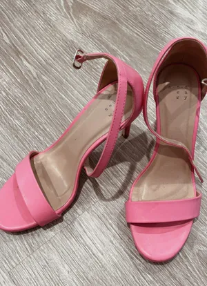 Pink heels Size 8 thumbnail 3