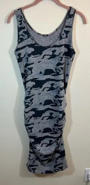 ✨‎ Monrow Camo Fitted Midi Dress Gray Black Small thumbnail 1