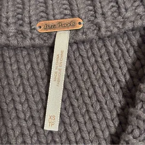 Free People Alli V-neck oversized Sweater Gray- Size XS thumbnail 9