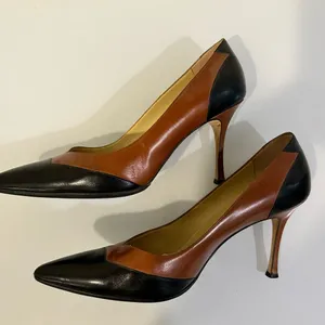 Manolo Blahnik Black and Brown Y2K Leather Geometric Pumps Pointy Toe Heels 39.5 thumbnail 2