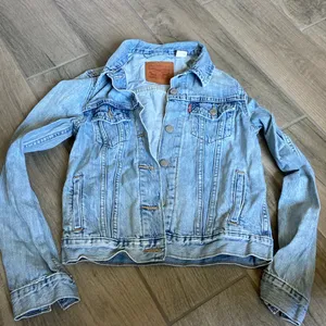 Levis denim jacket thumbnail 1