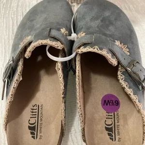 Cliffs by WHITE MOUNTAIN Charcoal Suede Clogs thumbnail 2