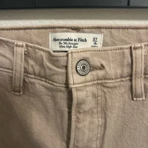 Abercrombie & Fitch Ultra High Rise 90s Straight Jeans – Oat – Size 27 thumbnail 3