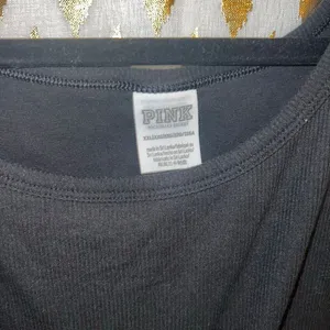 Victoria’s Secret PINK Black crop top tank shirt size XXL thumbnail 2