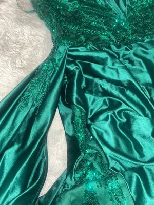 Emerald Green Prom Dress Size 10 thumbnail 5