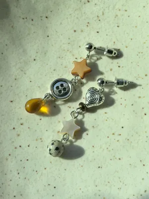 Handmade y2k funky fairy assymmetric dangle earrings🌟🧡 thumbnail 6