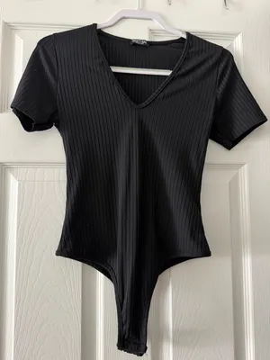 Nasty Gal Black Ribbed V Neck Short Sleeve Bodysuit Size 8 thumbnail 1