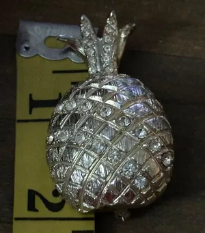 Vintage gold tone rhinestone pineapple brooch thumbnail 5
