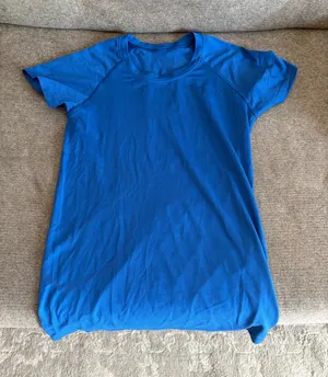 Lululemon top thumbnail 1