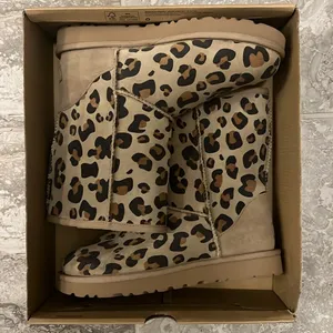 UGG Genuine Sheepskin Lined Leopard Print Boots, Size EU36 US5 New in Box thumbnail 6