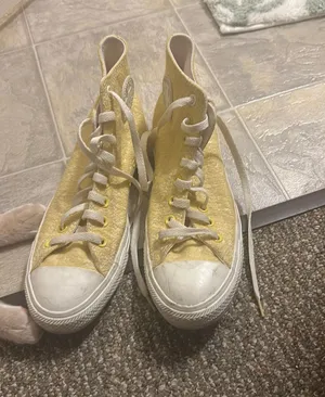 Yellow Converse High-Top thumbnail 1