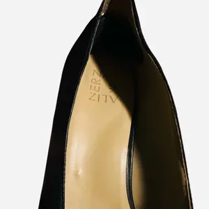 Elegant Black Leather Women's Shoes thumbnail 5