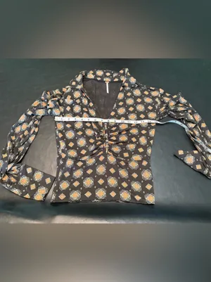Free People Sydney’s Printed Top size Medium retro, geometric print. thumbnail 9