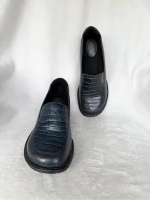 Women’s Clark’s Artisan “Mill Square” Crocodile Navy Blue Slip-On Loafer Size 6W thumbnail 9