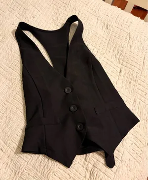 Black vest thumbnail 1