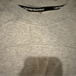 Calvin Klein Women's Crop Grey crew neck Size XLG‎ Long Sleeve Pullover relax thumbnail 2
