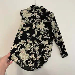 MAURICES Atwood Pleated Floral Blouse Black Cream Beige Long Sleeve Work Office thumbnail 13
