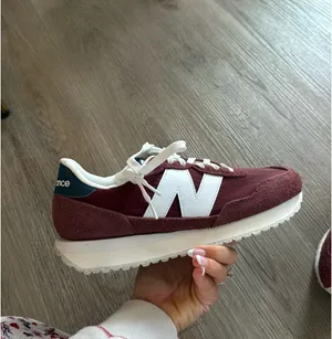 New Balance Sneakers Women’s thumbnail 2