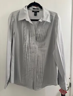 Style & Co Top light gray, new button down blouse size medium 🩷 thumbnail 1