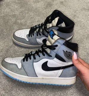 Nike Air Jordan 1 Retro High thumbnail 1