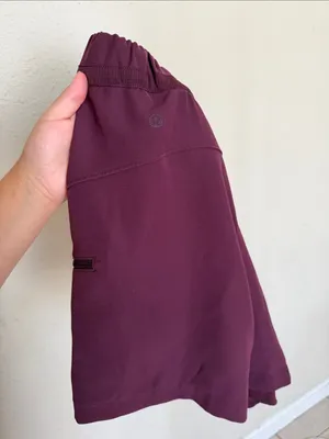 Lululemon Relaxed High-Rise Cargo Short 4.5"‎ Size 4 Cassis thumbnail 9