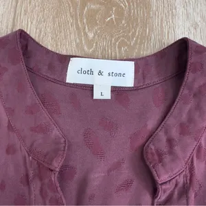 Cloth And Stone Leopard Print Button Down Blouse Burgundy Top Large thumbnail 3