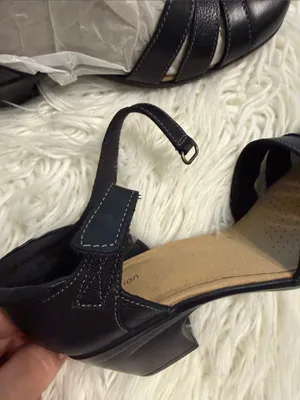 Clarks Black Low Heel Mary Jane Pumps size 8.5 BNWOT see all photos thumbnail 5