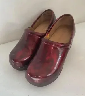CLEARANCE Women's Melinda III GH‎ Bass Red Clogs Size 6M EUC! thumbnail 1