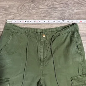 Universal Threads Women Cargo Pants 6 Olive Green Lyocell High RiseUtility Toggle thumbnail 4