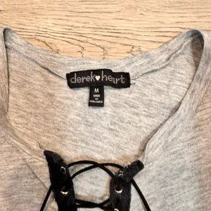 Derek Heart Gray Lace Up Neck T Shirt Short Sleeve‎ Womens Size Medium M Tee thumbnail 3