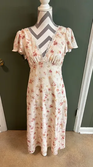 Floral Lace-Trim V-Neck Dress in Cream and Pink thumbnail 1