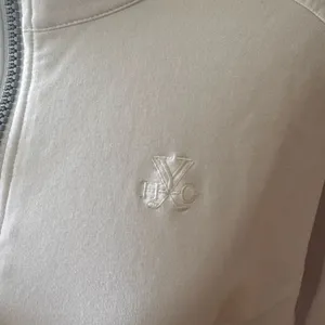 B Draddy Women's white Siobhan Sweatshirt logo* thumbnail 6