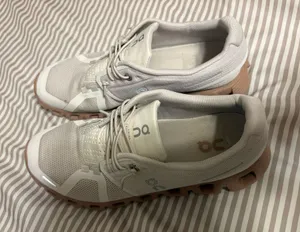 On clouds women size 9 thumbnail 1