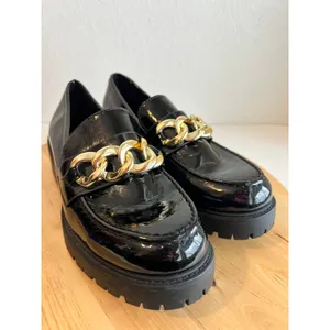 Soda Black Patent Vegan Leather Gold Chunky Chain Loafer Shoe Size 9-9.5 thumbnail 7