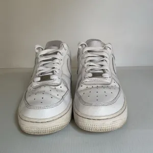 Nike Air Force 1 ’07 White Women’s Size 8 Leather Sneakers DD8959-100 thumbnail 5