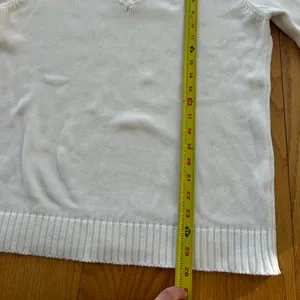 Brandy Melville‎ V Neck White Sweater 100% Cotton One Size Minimalist Top Shirt thumbnail 4