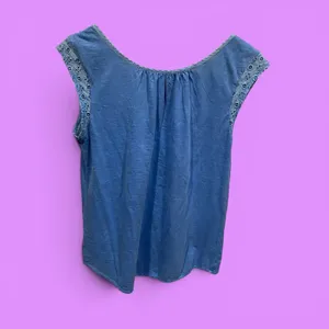 Cute American Eagle washed blue eyelet sleeveless scoop neck cotton festival top thumbnail 2