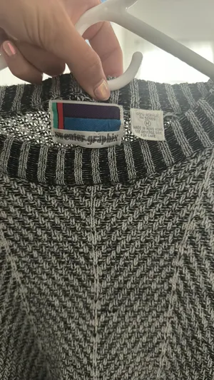 Sweater Graphix Black And White Cropped Sweater thumbnail 3