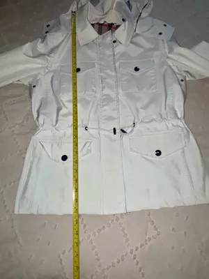 Authentic Burberry Brit White Jacket Women’s Size Large. Nova Check Lining with Detachable Hood. EUC. Only worn a handful of times, very minor wear. Smoke/Pet Free Home. Recently professionally dry-cleaned. thumbnail 7